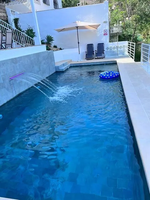 Apartment D With Heated Swimming Pool, Jacuzzi, Waterfall, Heating Is Extra 베날마데나코스타
