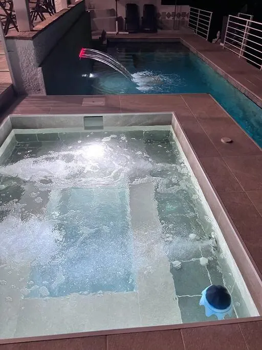 Apartment D With Heated Swimming Pool, Jacuzzi, Waterfall, Heating Is Extra 베날마데나코스타 스페인