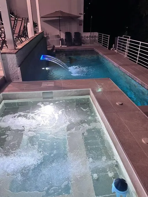 Apartment D With Heated Swimming Pool, Jacuzzi, Waterfall, Heating Is Extra 베날마데나코스타